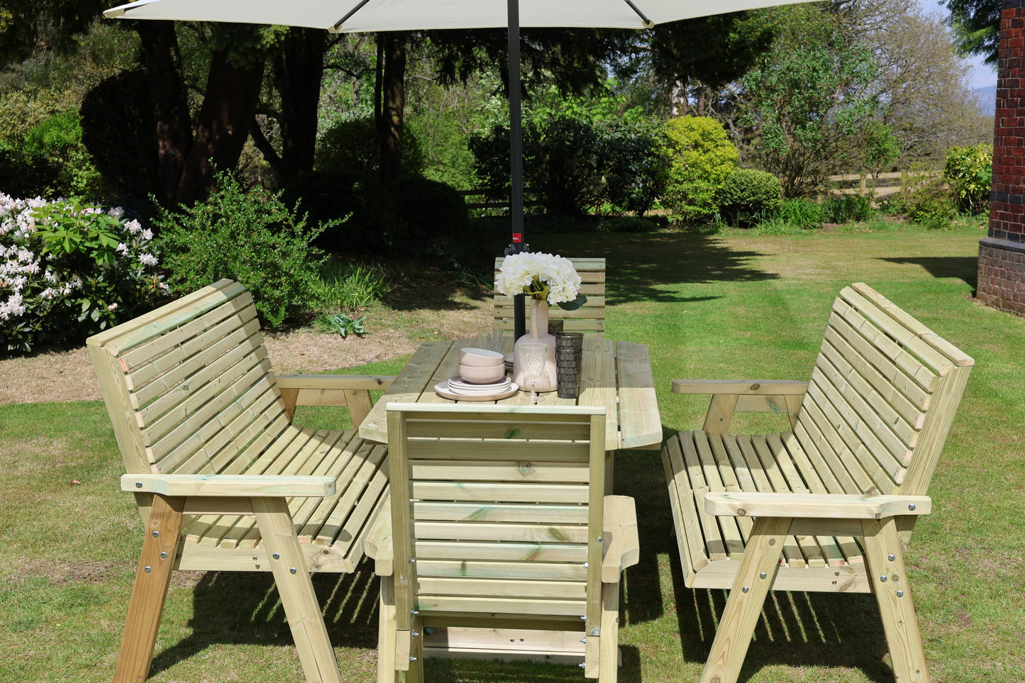 Ergo 8 Seat Round Table Set