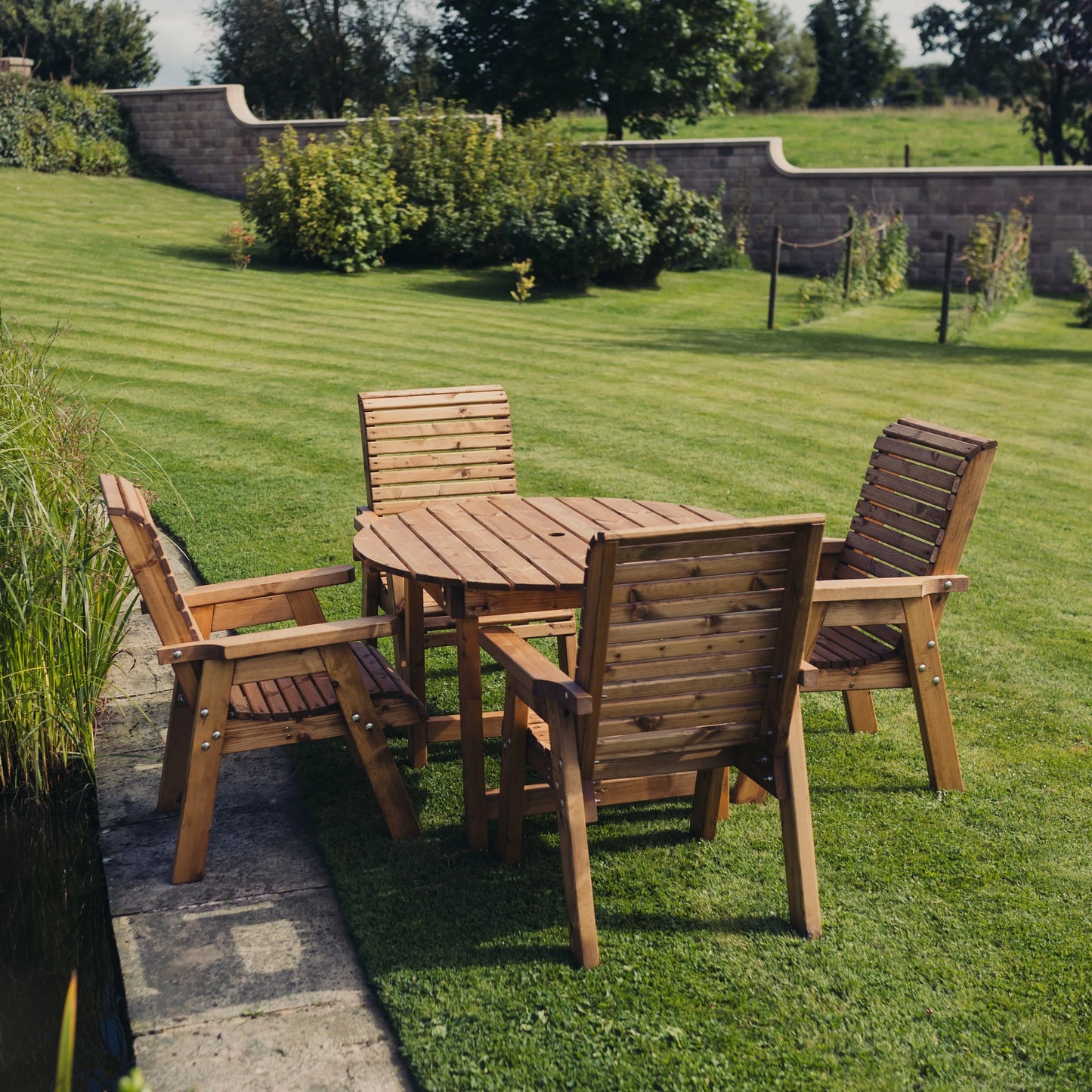 Valley 4 Seater Round Table and Chair Set