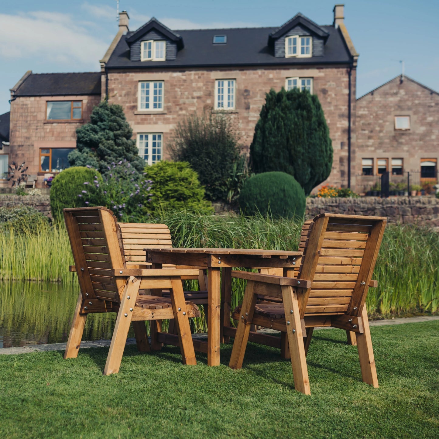Valley 4 Seater Round Table and Chair Set